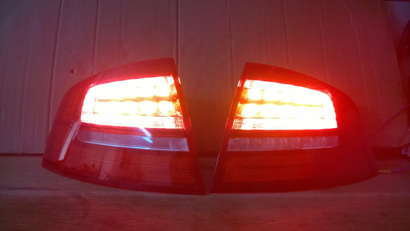 Regeneracja lamp tylnych Audi A8 D3 4E0
