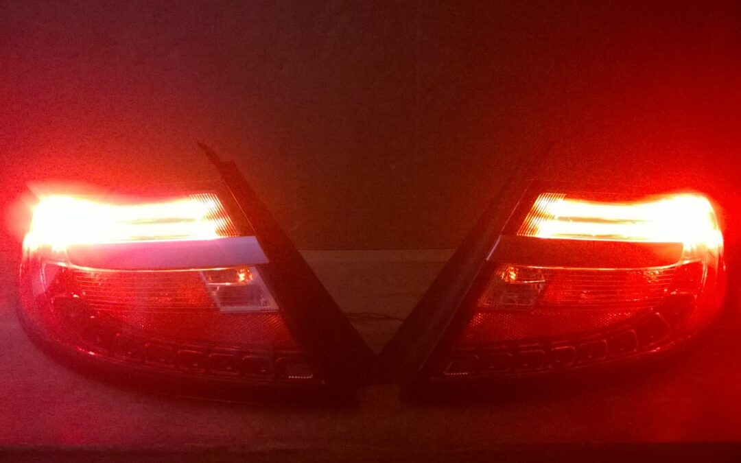 Regeneracja tylnych lamp LED w Saabie 9-5 (rocznik 2010)