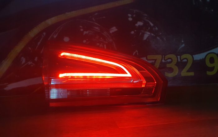 Ford S MAX - zregenerowana lampa tylna LED